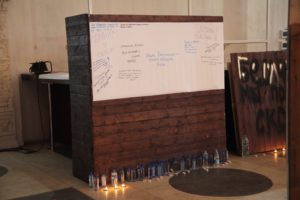 Инсталляция в память жертвам трагедии Беслана «Без лишних слов»